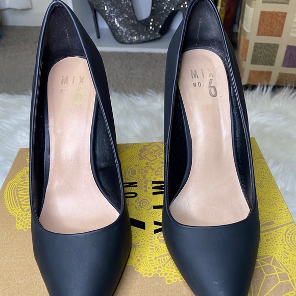 Black Heels - Picture 2 of 4